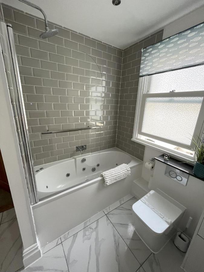 Lazy Waves Boutique B&B Ньюки Экстерьер фото